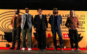 Enjambre en conferencia de prensa con motivo de su gira Daños Luz en el Palacio de los Deportes