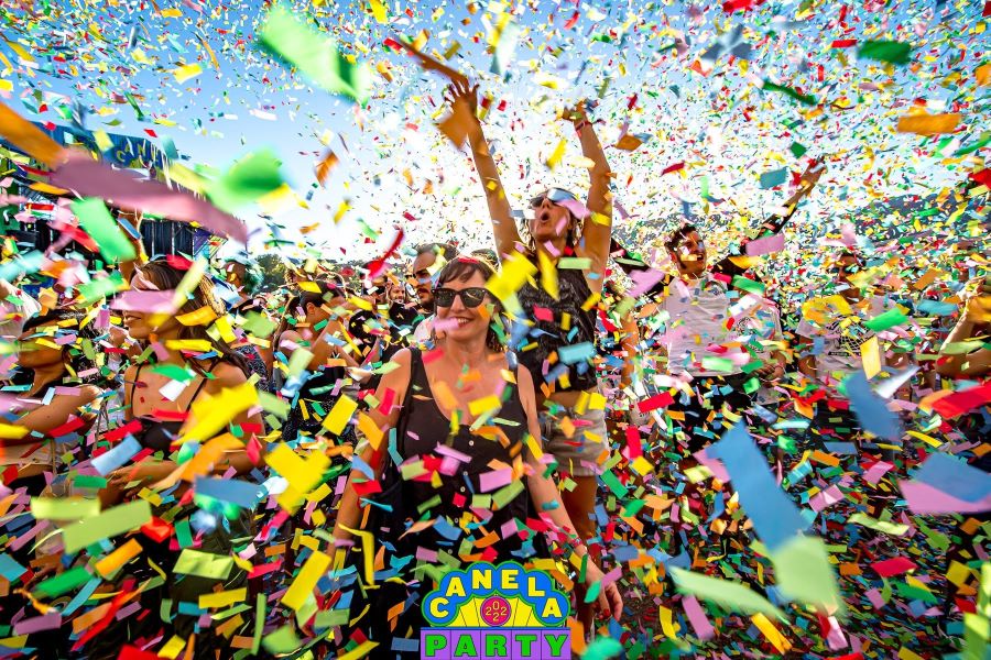 cartel-por-dias-Torremolinos-Malaga-festival-disfraces-Espana-boletos-Canela-Party-viajar-a-festivales-Espana-desde-Mexico-Javier-Rosa